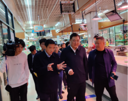 孫鑫深入市中心城區(qū)農(nóng)貿(mào)市場督導(dǎo)“創(chuàng)文鞏衛(wèi)”工作
